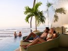 Teambuilding at the world's highest 360° infinity pool